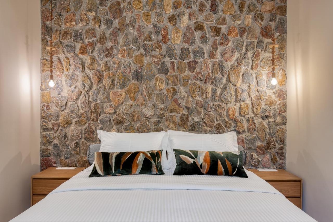 Saronis Suites Saronida Exterior photo